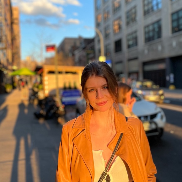 Meet your Posher, Maria - Picture 1 of 1